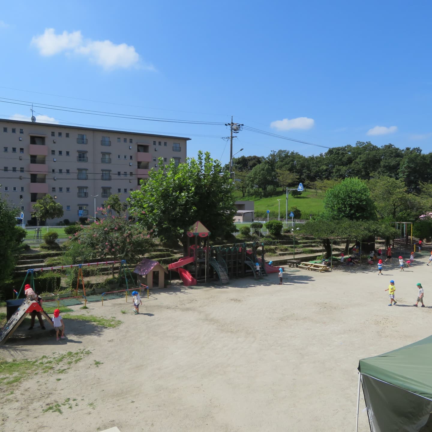 第二ひばり幼稚園の広い園庭